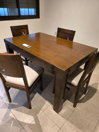 Mesa de comedor grande de madera