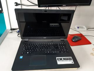 Portátil Acer ES1-711