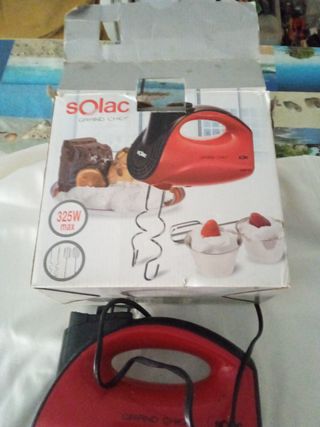 Batidora amasadora roja con accesorios