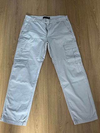 Pantalón cargo Pull&Bear gris claro T.40