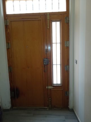 Puerta de madera rústica