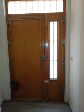 Puerta de madera rústica