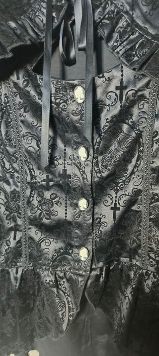 Blusa gótica terciopelo y encaje