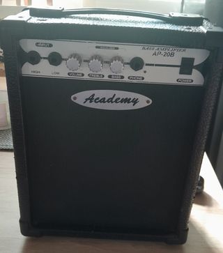 Amplificador Bajo Academy AP-20B