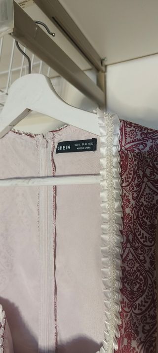 Vestido estilo cottage rosa y blanco