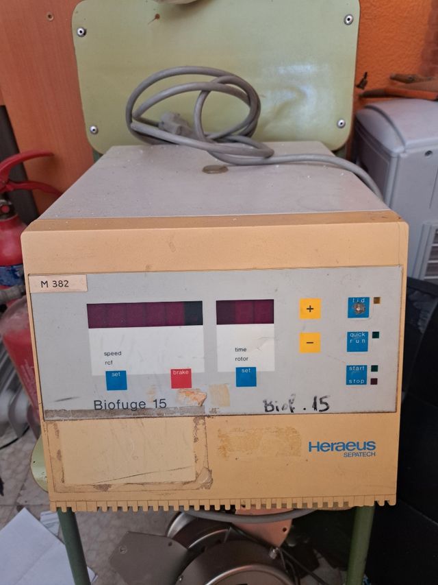 Centrifugadora de laboratorio Heraeus Biofuge 15