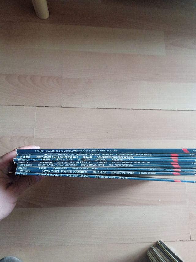 Lote de más de 80 discos de música clasica.
