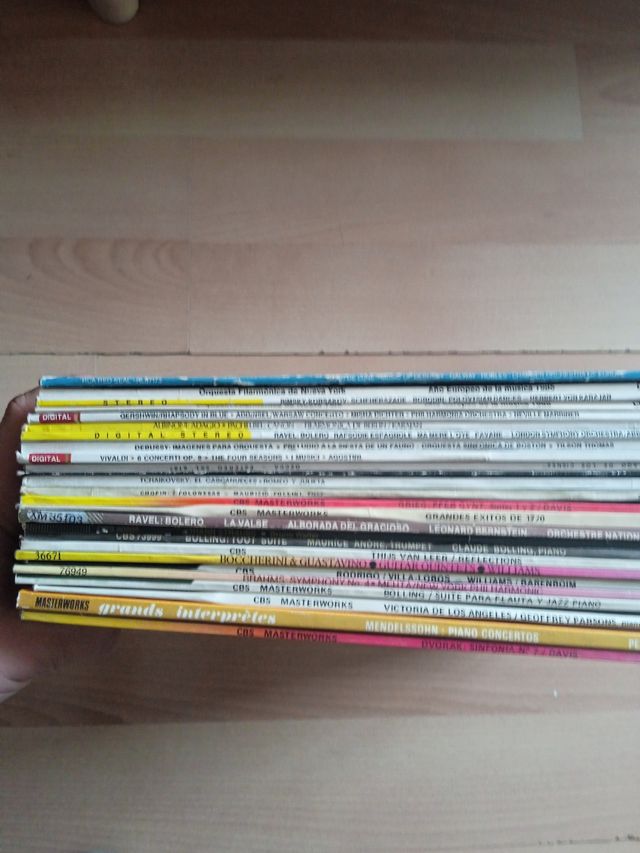 Lote de más de 80 discos de música clasica.
