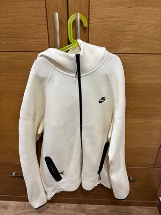 Chaqueta Nike Tech Beige