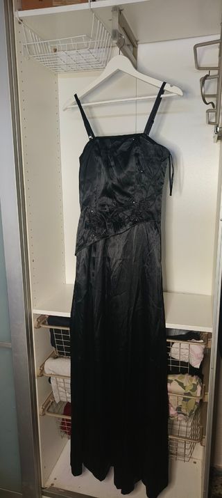 Vestido de fiesta negro satinado