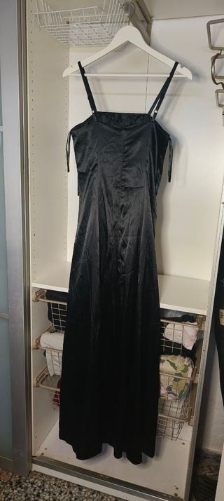 Vestido de fiesta negro satinado