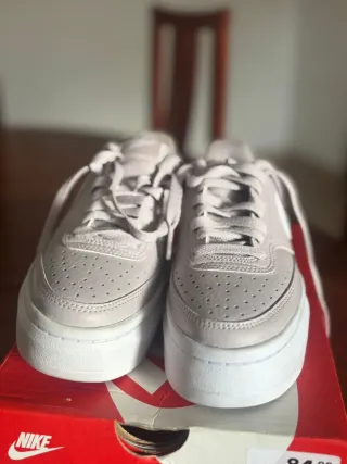 Zapatillas Nike rosas y blancas