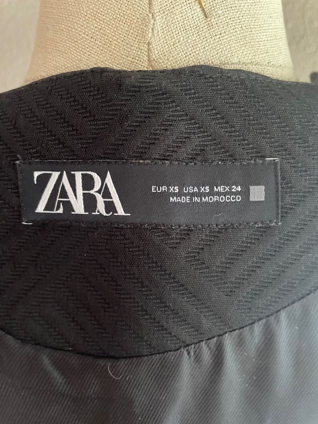 Chaleco negro espalda abierta