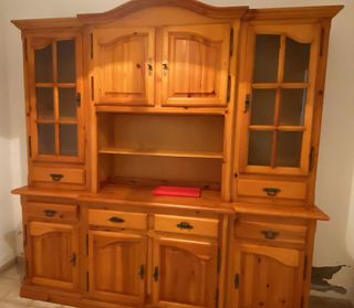 Mueble de comedor madera y cristal