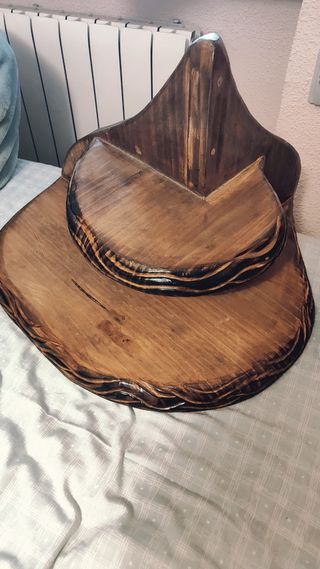 Esquinera de madera barnizada 