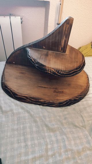 Esquinera de madera barnizada 