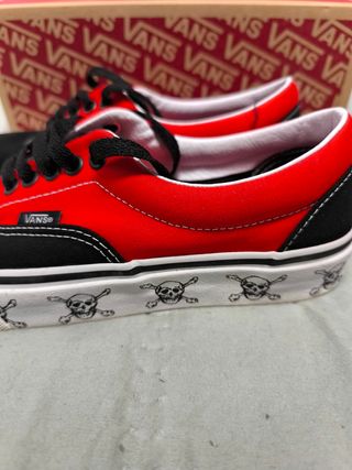 Zapatillas Vans Era Negras y Rojas