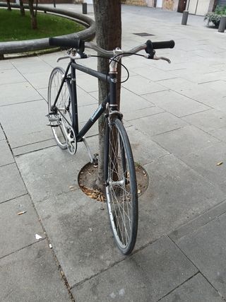 Bicicleta de carretera negra