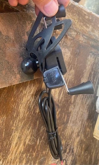Soporte móvil para moto con cargador