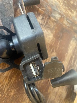 Soporte móvil para moto con cargador