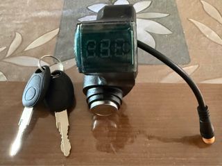 Llave para patín eléctrico pantalla digital