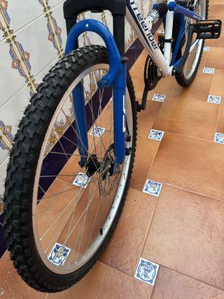 Bicicleta montaña Inercia con suspensión y cambios