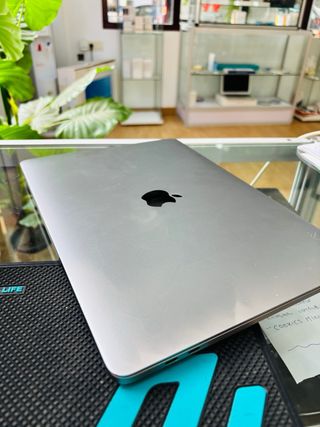 MacBook Pro 13 2020 8 GB 512 GB Argento
