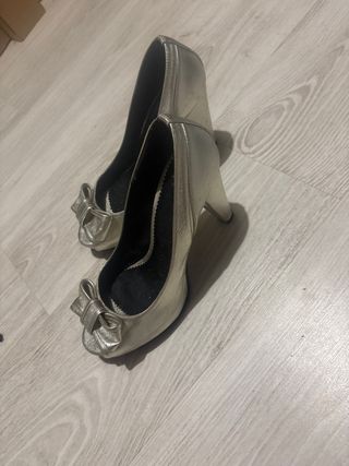 Zapatos plateados