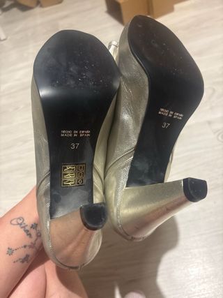 Zapatos plateados