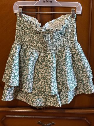 Falda pantalón verde con flores blancas