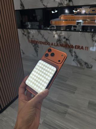 Foco de luz magnético para móvil