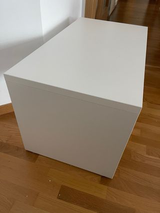 Mesa baja blanca Ikea Smastad
Sin golpes 
No envío