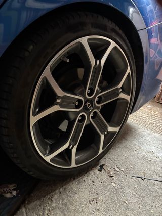 Llantas Kia o Hyundai.