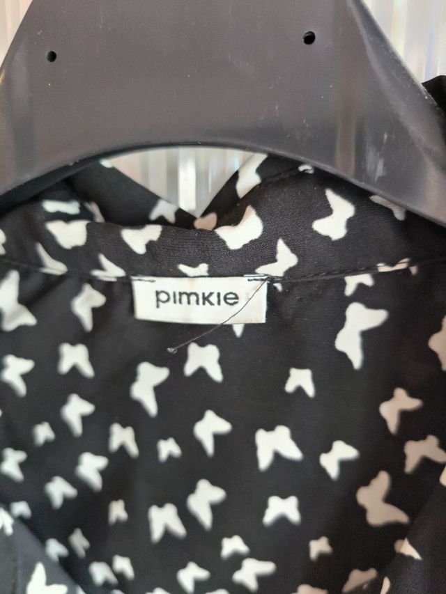 Camisa Negra con Estampado Blanco