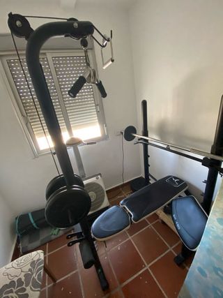 Gimnasio multifunción y banco de pesas