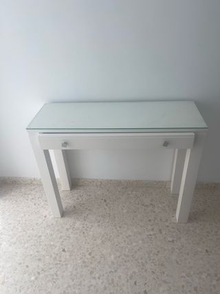 Mesa de entrada blanca con cristal