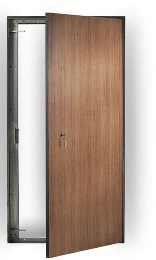 Puerta anti okupa con llave