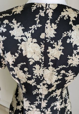 Vestido fiesta negro y dorado floral