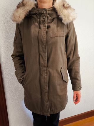 Parka de mujer verde militar con pelo