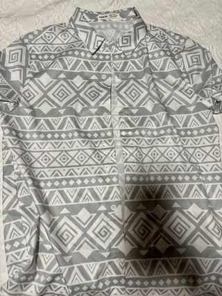 2 Camisas Manga Corta Estampadas