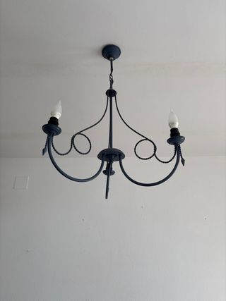 Lámpara de techo azul y blanca