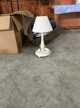 Lámpara de mesa tela y plástico