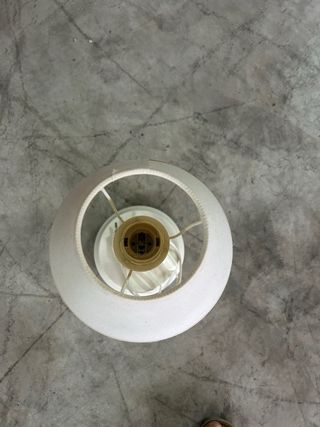 Lámpara de mesa tela y plástico