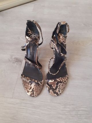 Sandalias Uterqüe estampado serpiente
