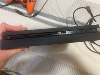 Consola PS4 1 Tb Slim Negra + Mando Naranja+cales