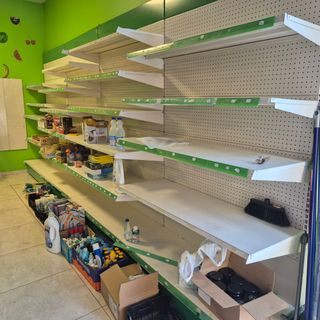 Estanterías y góndolas para tienda