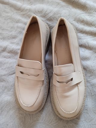 Zapatos planos beige Primark mujer