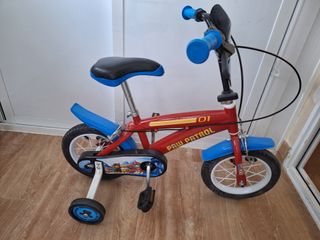 Bicicleta infantil azul y rojo
