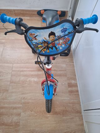 Bicicleta infantil azul y rojo