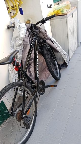 Bicicletta Rockrider nera taglia 26